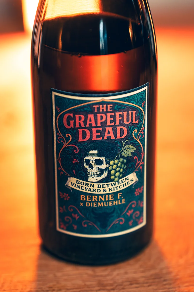 The Grapeful Dead - Cuvée Weiß 0,75l, Bernie Frauwallner x diemuehle – Bild 3
